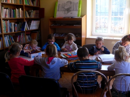 Pierwsza wizyta przedszkolaków w bibliotece - 2015