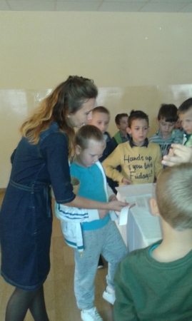 Głośne czytanie w Szkoły Podstawowej w Michałowie 