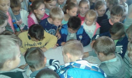 Głośne czytanie w Szkoły Podstawowej w Michałowie 