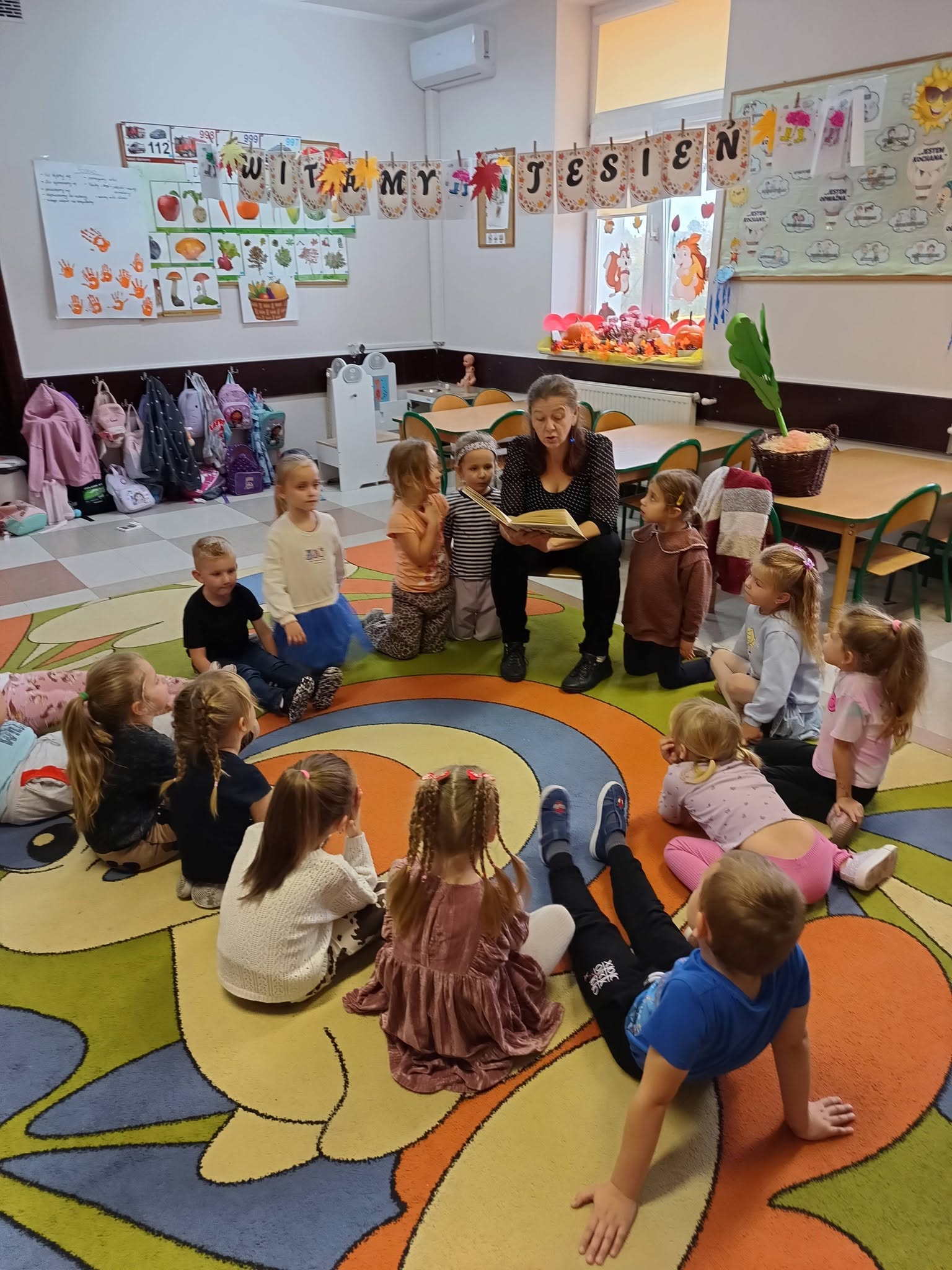 Głośne czytanie w przedszkolu – „Rzepka” Juliana Tuwima