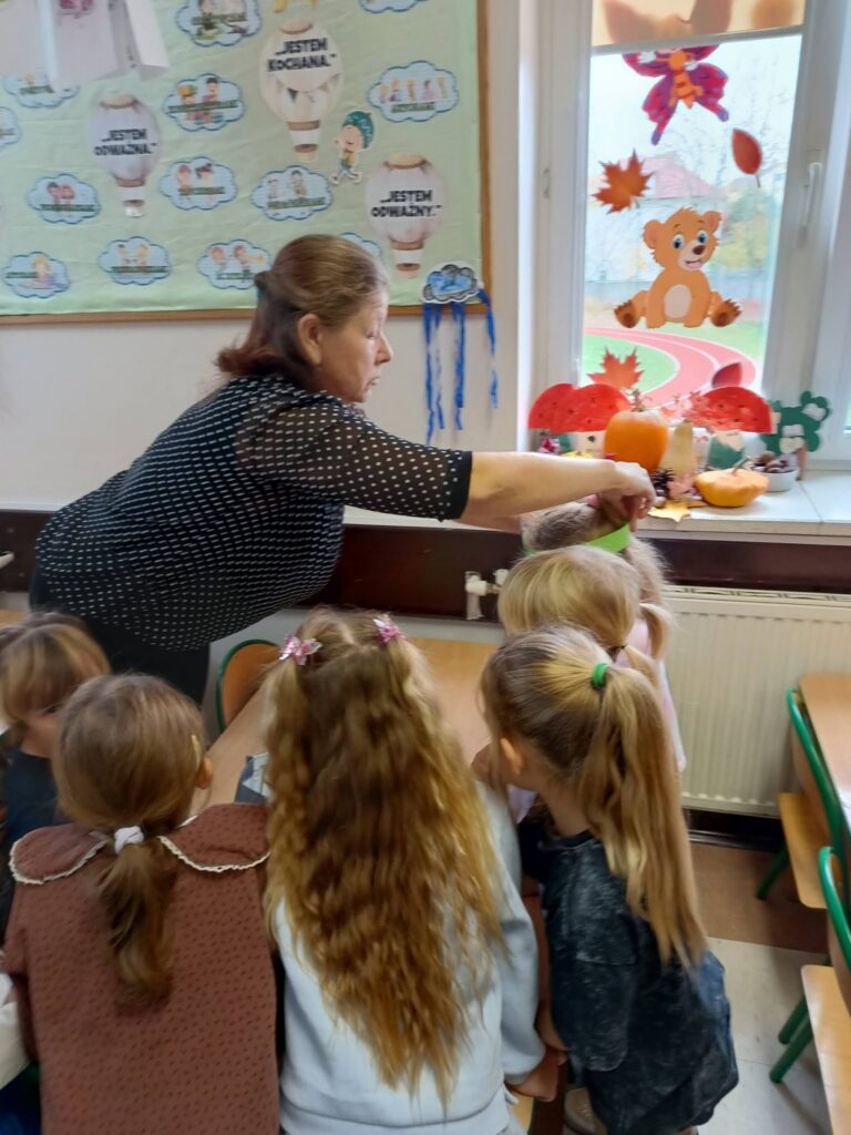 Głośne czytanie w przedszkolu – „Rzepka” Juliana Tuwima