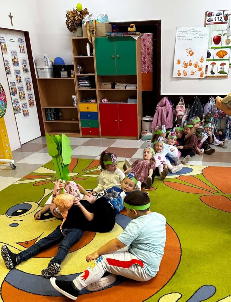 Głośne czytanie w przedszkolu – „Rzepka” Juliana Tuwima