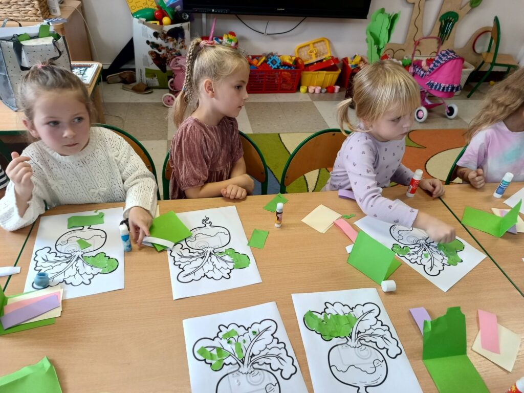 Głośne czytanie w przedszkolu – „Rzepka” Juliana Tuwima